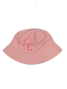 Růžový klobouk s písmenem C