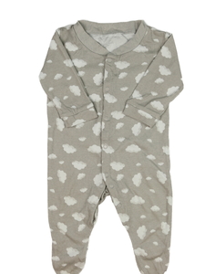 Šedý overal s mráčky 