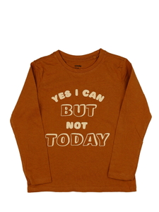 Hnědé triko s nápisy 