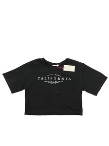 Nový šedý crop top s nápisem 