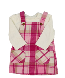 Bílé triko a růžové šaty Nutmeg