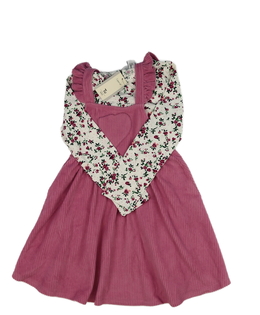 Nové růžové šaty a květinové triko Tu 