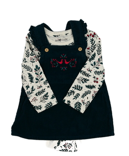 Bílé body s listy a zelené šaty 