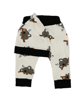 Krémové legíny a čepička s koalou 