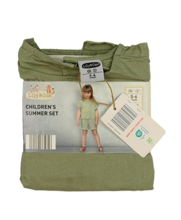 Nové zelené kraťasy a triko na léto 