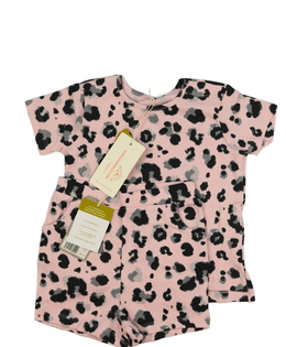 Nové růžové vzorované triko a kraťasy 