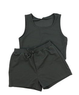 Šedý crop top a kraťasy