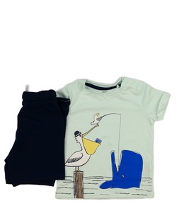 Tyrkysové triko a tmavě modré kraťasy F&F