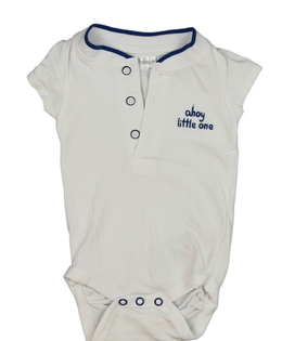 Bílé body s modrými detaily 