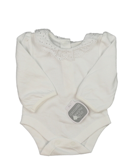 Nové bílé body s límečkem Nutmeg