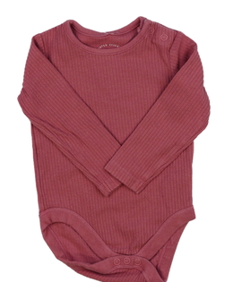 Tmavě růžové body F&F