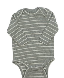 Šedé pruhované body 