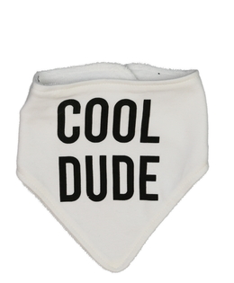 Bílý bryndák s nápisem 