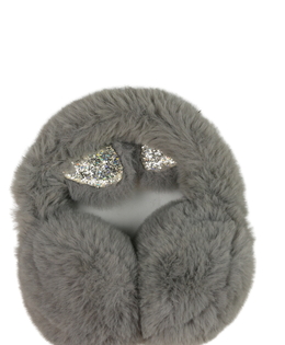 Šedé chlupaté klapky na uši 