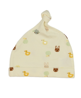 Krémová čepice se zvířátky 