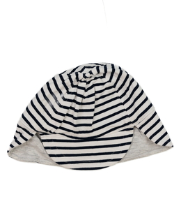Pruhovaná čepice s kšiltem