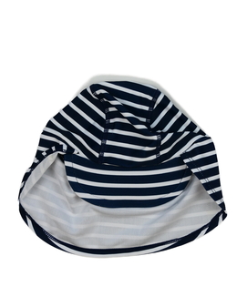 Tmavá čepice s ochrannou krku 