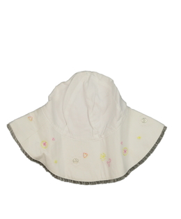 Bílý klobouk s obrázky 