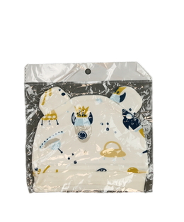 Nová bílá čepička s motivem vesmíru