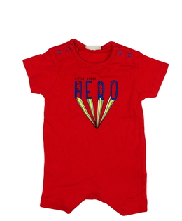Červený hrdinský overal Next