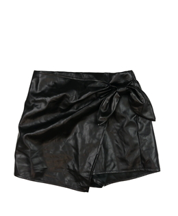 Černé koženkové kraťasy