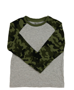 Šedé triko se zelenými maskáčovými rukávy Tu 