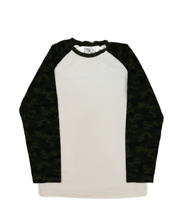 Bílé triko se zelenými maskáčovými rukávy 