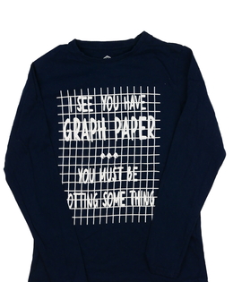 Tmavě modré triko s nápisem 