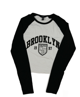 Bílý crop top s černými rukávy New Look 
