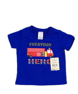 Nové modré triko s hasičským vozem
