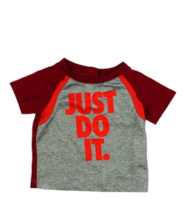 Barevné sportovní triko Nike 