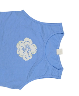 Modrý crop top s květinou