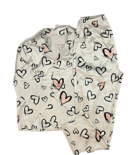 Krémové saténové pyžamo se srdci 