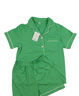 Nové zelené lehce saténové pyžamo  