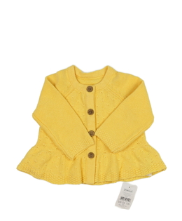 Nový žlutý svetr Nutmeg