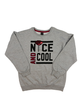 Šedá stylová mikina s nápisy a pusou z flitrů 