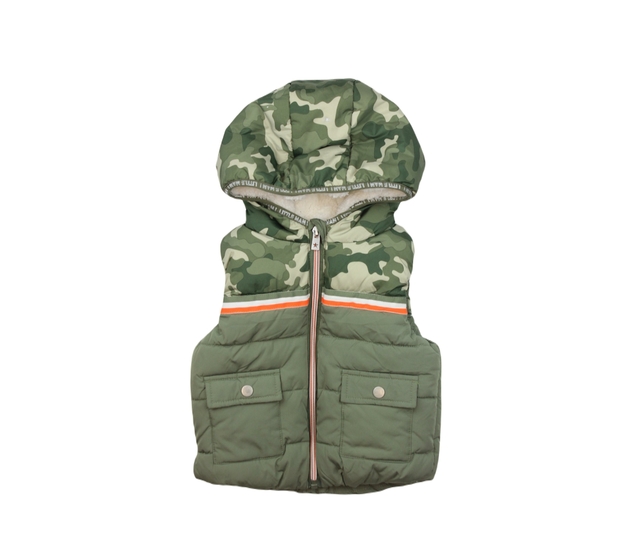 Zelená prošívaná teplejší maskáčová vesta F&F