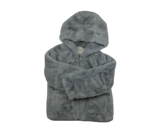 Šedá chlupatá bundička z jemného materiálu