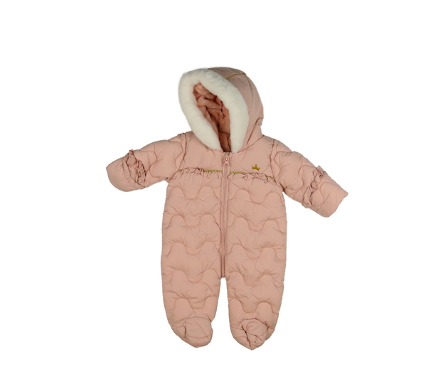 Krásná růžová zimní kombinéza