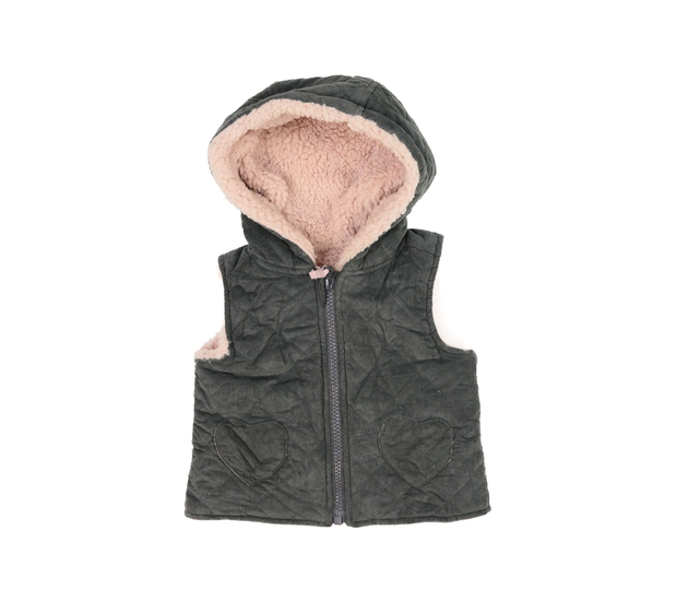 Šedá vesta s růžovým vnitřním chlupem 