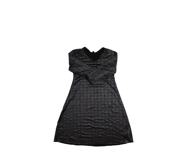 Černé lesklé úzké koženkové šaty 