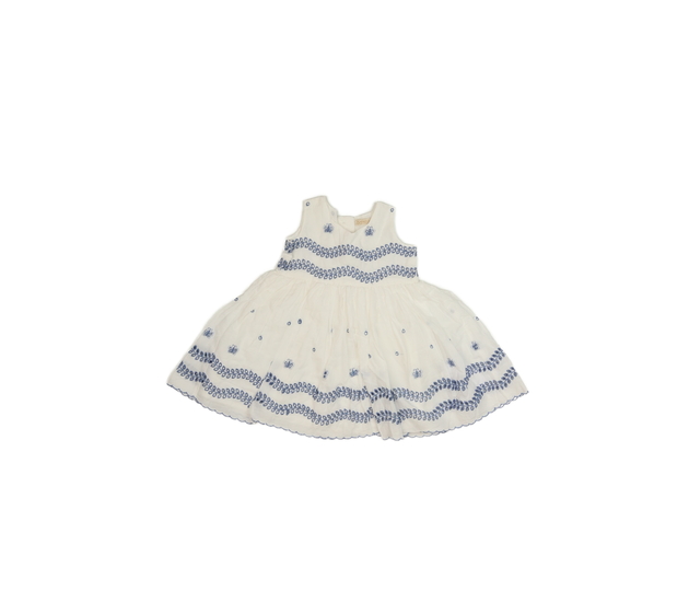 Bílé společenské šaty s modrými detaily 