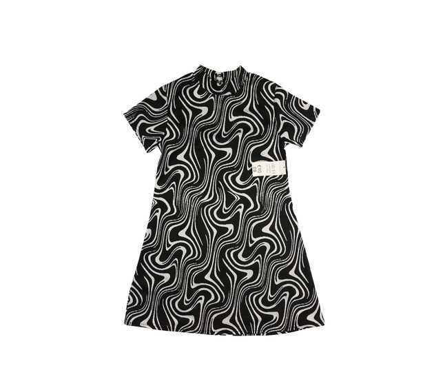 Nové černé úzké šaty s šedými vzory 