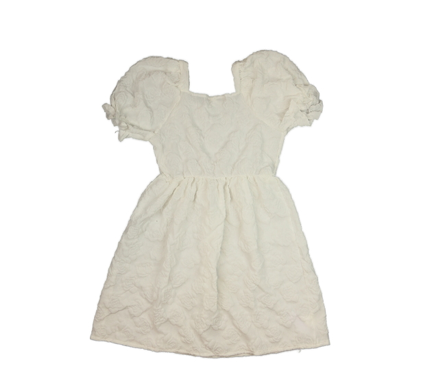 Bílé společenské šaty s vystouplými růžemi 