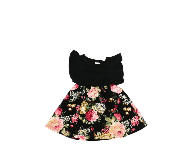 Černé šaty s květinami 