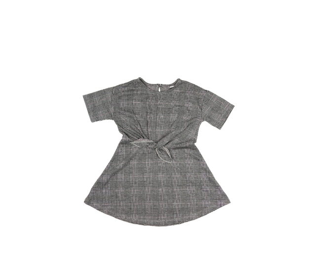 Černo-šedé pruhované šaty s uzlíkem v pase Tu 