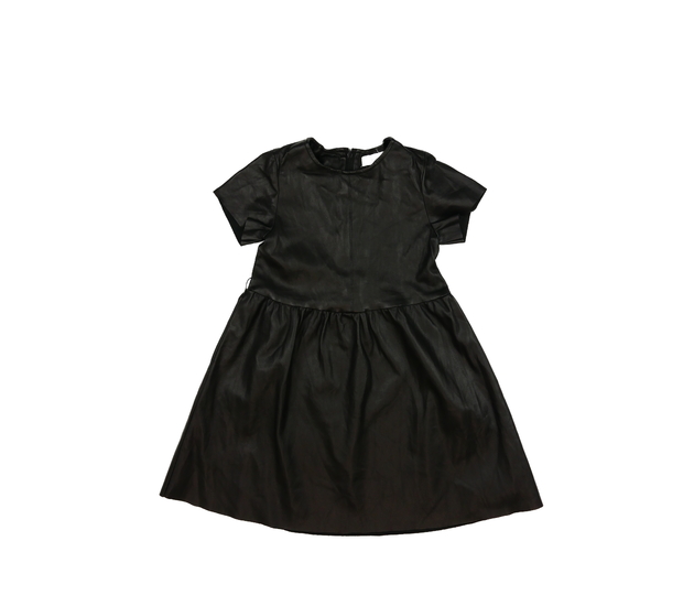 Černé koženkové šaty