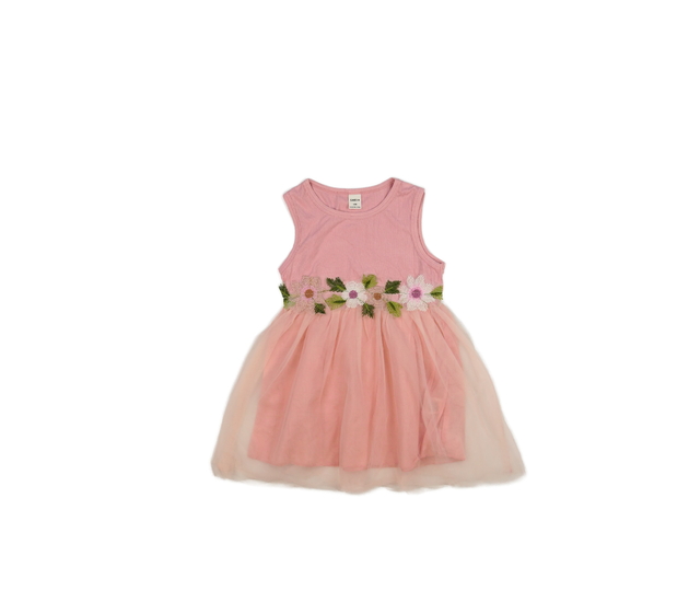 Růžové zdobné šaty s bohatou sukní 