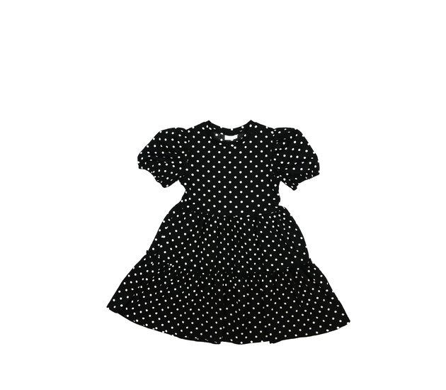 Černé šaty s kolečky 