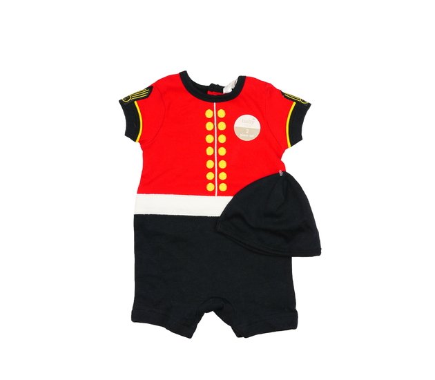 Nový overal a čepička M&Co